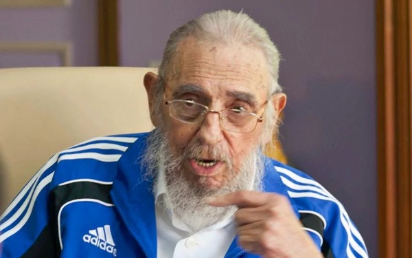 Nh&#224; l&#227;nh đạo huyền thoại Fidel Castro qua đời ở tuổi 90