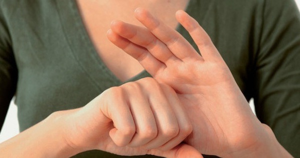 Học người Nhật trị bệnh trong 3 phút bằng cách chỉ bằng cách nắm các ngón tay cực hay
