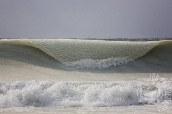 Sóng biển đóng băng và 13 khoảnh khắc kỳ diệu không phải ai cũng được nhìn thấy