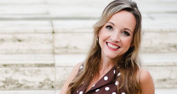 Ngồi nhà không cũng điều hành được website, xây dựng cộng đồng và viết sách bán chạy, bà mẹ bỉm sữa này có bí quyết gì?