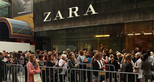 Mang tiếng l&#224; thời trang &quot;ăn liền&quot;, nhưng c&#225;ch Zara m&#234; hoặc kh&#225;ch h&#224;ng, kiếm h&#224;ng tỷ USD mỗi năm cũng khiến Gucci, Prada phải khiếp sợ