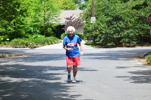 5 b&#224;i học cuộc sống từ cụ b&#224; 101 tuổi ph&#225; kỷ lục thế giới: chạy 100m chỉ mất 40.12 gi&#226;y