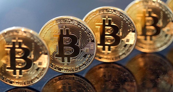 Bitcoin bất ngờ ph&#225; đỉnh 3.000 USD lần đầu ti&#234;n trong lịch sử