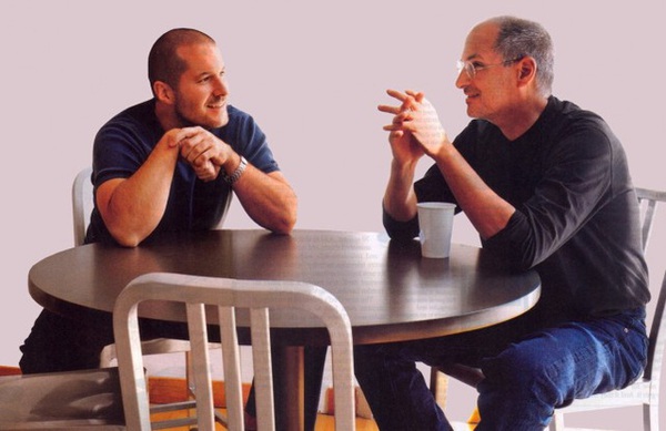 Jony Ive, chứ chẳng phải Tim Cook, hiện đang đảm nhiệm vị tr&#237; m&#224; Steve Jobs từng nắm giữ tại Apple