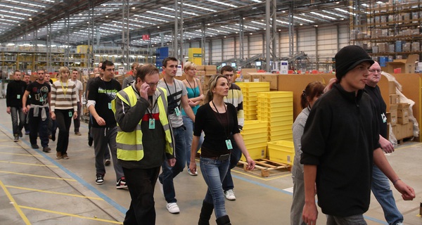 Amazon đang có quá đông nhân viên, gần gấp đôi số nhân viên Google và Microsoft cộng lại