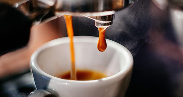 Uống cà phê buổi sáng: Thói quen sai lầm hàng triệu người và chính bạn đang mắc phải
