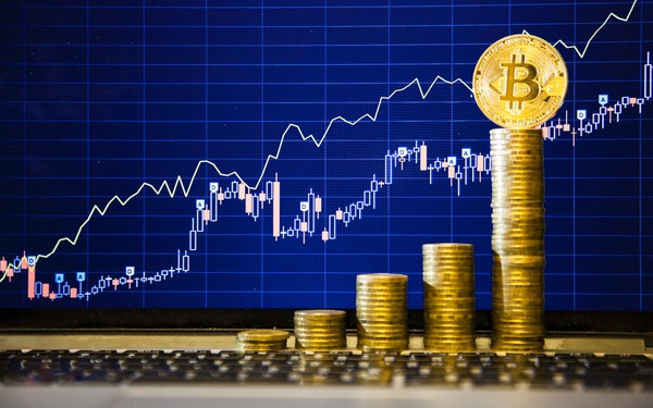 Lần đầu ti&#234;n một chuy&#234;n gia t&#224;i ch&#237;nh ng&#226;n h&#224;ng Việt Nam dự đo&#225;n gi&#225; Bitcoin: C&#243; thể tăng đến 10.000 USD, tuy nhi&#234;n vẫn kh&#244;ng n&#234;n đầu tư