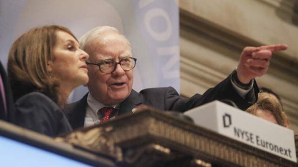 Ch&#226;n dung c&#244; g&#225;i 25 tuổi được Warren Buffett nhận l&#224;m trợ l&#253;, 29 tuổi l&#234;n chủ tịch 4 c&#244;ng ty con của Berkshire Hathaway