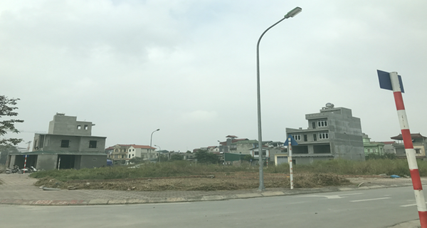 Bất động sản ven đ&ocirc;: Mua 20 triệu đồng/m2, b&aacute;n 10 triệu đồng/m2 kh&ocirc;ng ai mua
