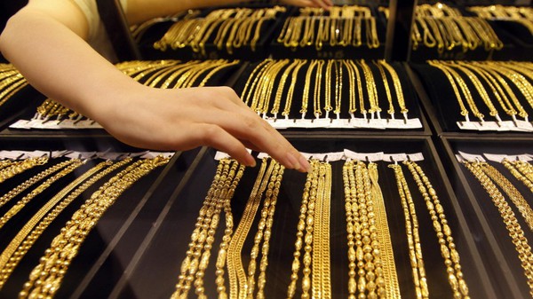 Trở thành tỷ phú đô la nhờ kinh doanh nhượng quyền hàng nghìn cửa hàng vàng bạc đá quý