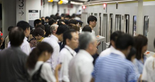 Tokyo thử nghiệm “ngày làm việc qua điện thoại” để tránh ùn tắc