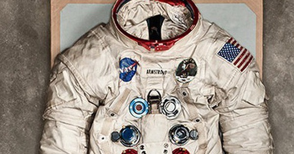 Chắc l&#224; bạn chưa biết: Bộ đồ du h&#224;nh vũ trụ của Neil Armstrong được chế tạo ở... xưởng sản xuất đồ l&#243;t phụ nữ