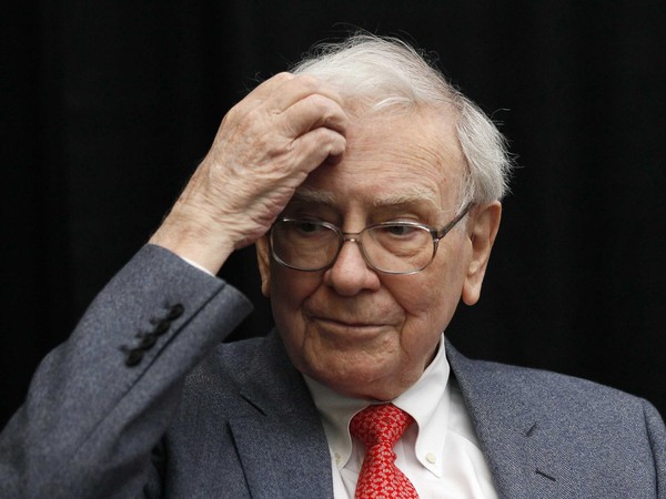 Warren Buffett vừa bị mất ng&#244;i gi&#224;u thứ 2 thế giới