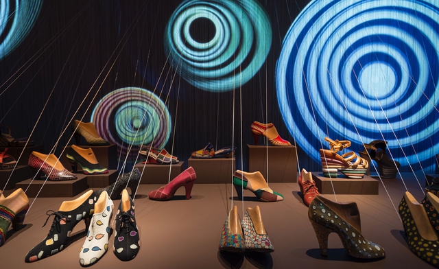 
Triển lãm Equilibrium tôn vinh kỹ thuật đóng giày của nhà mốt Salvatore Ferragamo
