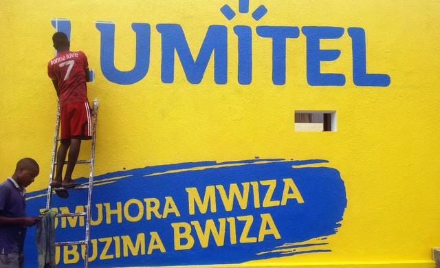 
 Khắp nơi trên đất nước Burundi, những mảng tường với 2 màu vàng/xanh (màu đặc trưng của thương hiệu Lumitel).
