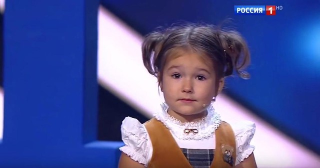 
Cô bé Angelina Belle Devyatkina mới chỉ 4 tuổi.
