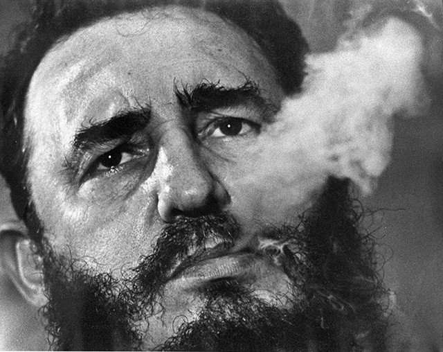 Ông Fidel Castro hút thuốc - hình ảnh lãnh tụ với điếu xì gà Havana trên miệng đã trở thành kinh điển. Tuy nhiên vì lý do sức khỏe nên cuối năm 1986 ông đã bỏ thuốc.