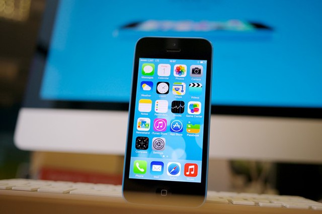 iPhone 5C giá siêu rẻ đã trở lại để khuấy động thị trường di động xách tay cuối năm.