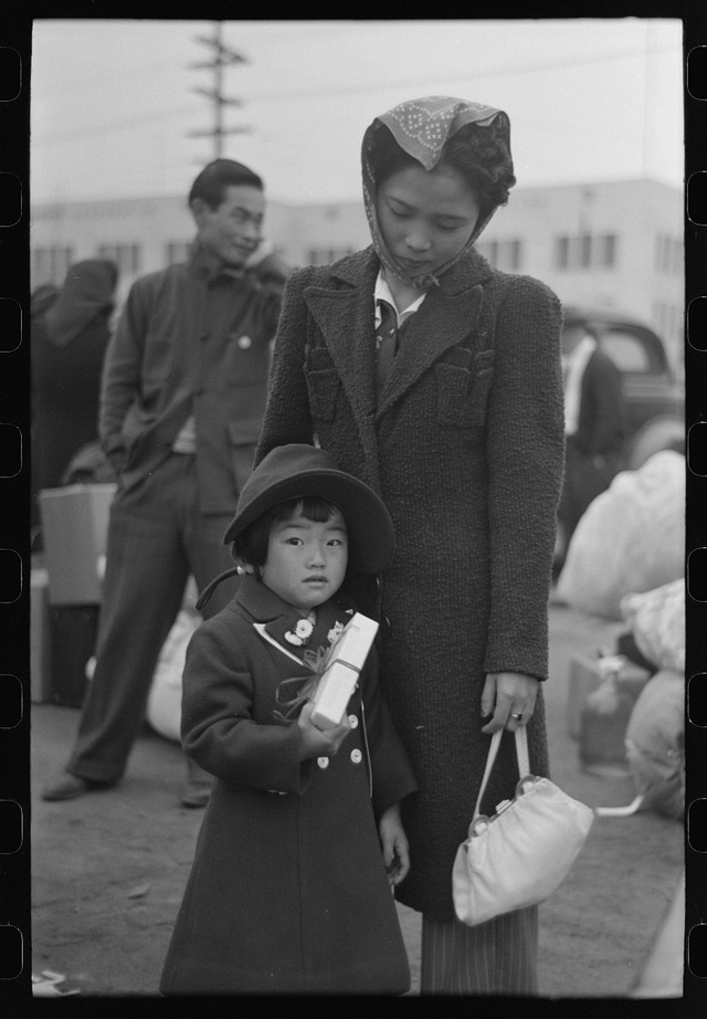 
Sau chiến tranh thế giới thứ 2, người châu Á sống tại Mỹ bị miệt thị hơn do Nhật liên minh cùng phát xít Đức lúc bấy giờ.
