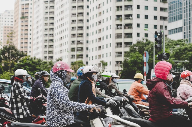 Khu đô thị Trung Hòa – Nhân Chính là một trong những khu đô thị đầu tiên ở thủ đô, ra đời đã hơn 20 năm. Trước đây, đó là một chung cư lý tưởng đối với người dân, còn nay trở thành điểm nóng về mật độ xây dựng khi xung quanh đó các dự án liên tục mọc lên.