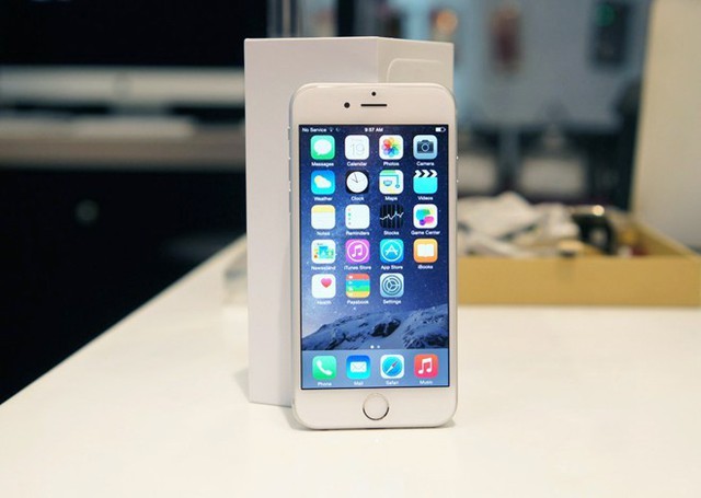 iPhone 6 giá mềm sẽ là sản phẩm chủ đạo của nhiều cửa hàng dịp cuối năm nay. Ảnh: Thành Duy.