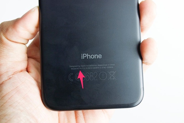Hãy kiểm tra mã hiệu ở mặt sau của lưng máy để chọn mua cho mình chiếc iPhone ưng ý nhất.