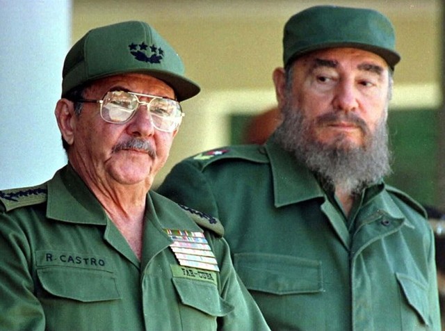 
Sau gần 50 năm lãnh đạo đất nước, ngày 18/2/2008, ông Fidel chuyển giao quyền lực cho em trai, ông Raul Castro.
