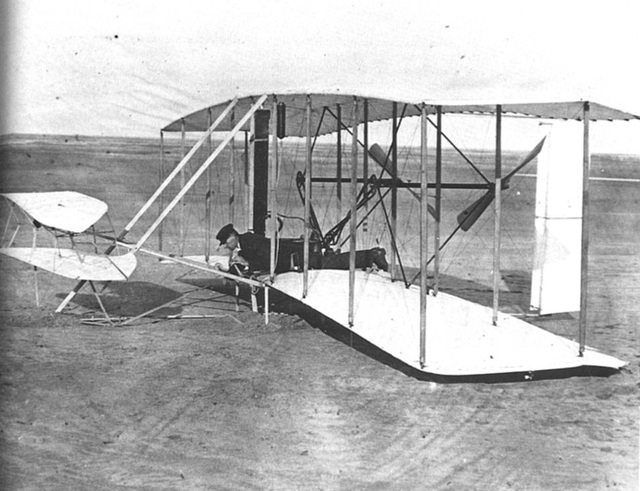 
Chiếc máy bay Flyer của anh em nhà Wright
