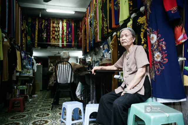 
Cửa hiệu may áo dài của bà Huyễn trên phố Lương Văn Can.

