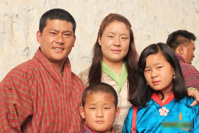 
Việc kết hôn ở Bhutan khá cởi mở, không có bạo hành gia đình nên các cặp vợ chồng đều chung sống hạnh phúc.
