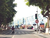 Khách sạn sát Hồ Gươm: Kiến trúc cầu kỳ nhưng đơn điệu và xa lạ Khách sạn sát Hồ Gươm: Kiến trúc cầu kỳ nhưng đơn điệu và xa lạ