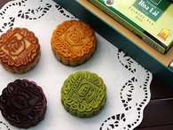 Chỉ tranh thủ bán "ké" bánh Trung thu, cả tháng nay chuỗi cà phê Phúc Long làm không kịp bán Chỉ tranh thủ bán "ké" bánh Trung thu, cả tháng nay chuỗi cà phê Phúc Long làm không kịp bán