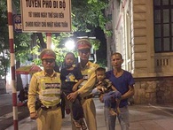 Trẻ em liên tục đi lạc sau 2 tuần khai trương phố đi bộ Trẻ em liên tục đi lạc sau 2 tuần khai trương phố đi bộ