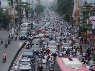 Chống ùn tắc giao thông: Ô tô, xe máy đã ‘cài răng lược’, vẫn cố len vào Chống ùn tắc giao thông: Ô tô, xe máy đã ‘cài răng lược’, vẫn cố len vào
