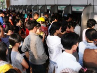 Người rút tiền từ ATM sắp đón tin vui, ngân hàng "vỡ mộng" thu phí Người rút tiền từ ATM sắp đón tin vui, ngân hàng "vỡ mộng" thu phí