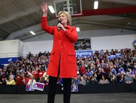 Vì sao bà Hillary Clinton luôn luôn mặc quần? Câu trả lời đầy bất ngờ tại một quốc gia tự do như Mỹ Vì sao bà Hillary Clinton luôn luôn mặc quần? Câu trả lời đầy bất ngờ tại một quốc gia tự do như Mỹ