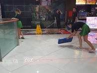 Tòa nhà Bitexco dột do máng xối thoát không kịp Tòa nhà Bitexco dột do máng xối thoát không kịp