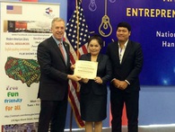 Vợ chồng Việt chiến thắng cuộc thi Ý tưởng khởi nghiệp của Đại sứ Mỹ Vợ chồng Việt chiến thắng cuộc thi Ý tưởng khởi nghiệp của Đại sứ Mỹ