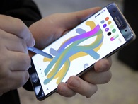 Đây là thứ giúp Apple giữ vị thế dẫn đầu trong thị trường smartphone dù thua Samsung về nhiều mặt Đây là thứ giúp Apple giữ vị thế dẫn đầu trong thị trường smartphone dù thua Samsung về nhiều mặt