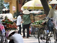 Hà Nội đang phải chịu áp lực lớn từ sự tăng dân số quá nhanh Hà Nội đang phải chịu áp lực lớn từ sự tăng dân số quá nhanh