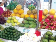 Hoa quả Trung quốc đội lốt hàng Việt: Tiểu thương nói có, quản lý bảo không Hoa quả Trung quốc đội lốt hàng Việt: Tiểu thương nói có, quản lý bảo không