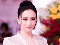 Nụ cười bí hiểm của hoa hậu Phương Nga tại tòa và lời khai “chấn động" ở phút 89 Nụ cười bí hiểm của hoa hậu Phương Nga tại tòa và lời khai “chấn động" ở phút 89