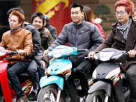 7 quy tắc vàng cho người ngồi sau xe máy 7 quy tắc vàng cho người ngồi sau xe máy