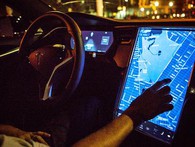 Xe Tesla đâm vào xe buýt du lịch tại Đức, tài xế khẳng định đã bật tính năng tự động lái Xe Tesla đâm vào xe buýt du lịch tại Đức, tài xế khẳng định đã bật tính năng tự động lái