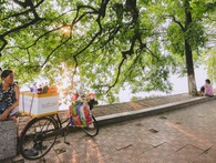 Hà Nội dịu dàng, ngọt ngào đến trong veo trong sắc nắng đầu thu Hà Nội dịu dàng, ngọt ngào đến trong veo trong sắc nắng đầu thu