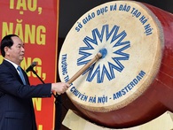 Chủ tịch nước đánh trống, trồng cây ngày khai trường Chủ tịch nước đánh trống, trồng cây ngày khai trường