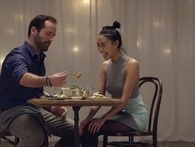Quảng cáo này là minh chứng cho thấy con đường dẫn đến tình yêu nhanh nhất là thông qua dạ dày Quảng cáo này là minh chứng cho thấy con đường dẫn đến tình yêu nhanh nhất là thông qua dạ dày