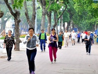 Với nhiều người Việt, chăm sóc sức khỏe là ở bệnh viện, chứ không phải ở phòng gym Với nhiều người Việt, chăm sóc sức khỏe là ở bệnh viện, chứ không phải ở phòng gym