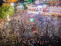Hà Nội sẽ chấn chỉnh lộn xộn tại phố đi bộ quanh Hồ Gươm Hà Nội sẽ chấn chỉnh lộn xộn tại phố đi bộ quanh Hồ Gươm