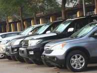 Hai Thứ trưởng Bộ Tài chính sẽ bắt taxi đi làm Hai Thứ trưởng Bộ Tài chính sẽ bắt taxi đi làm